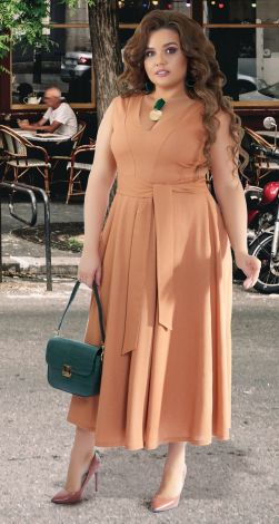 Красивое платье из льна 