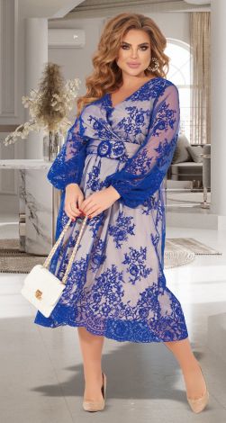 Elegant plus size dress with a belt