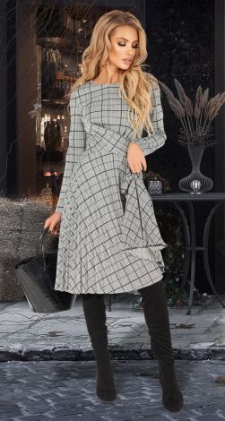 Stylish plaid pleated dress with a sole skirt