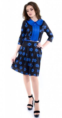Fitted dress with semi-circular collar