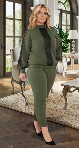 Beautiful trouser suit with large lace