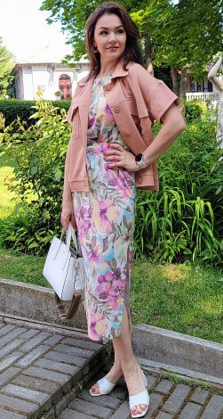 Костюмы женские