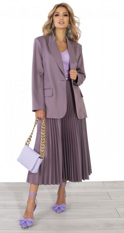 A classic suit with a nice skirt pleated